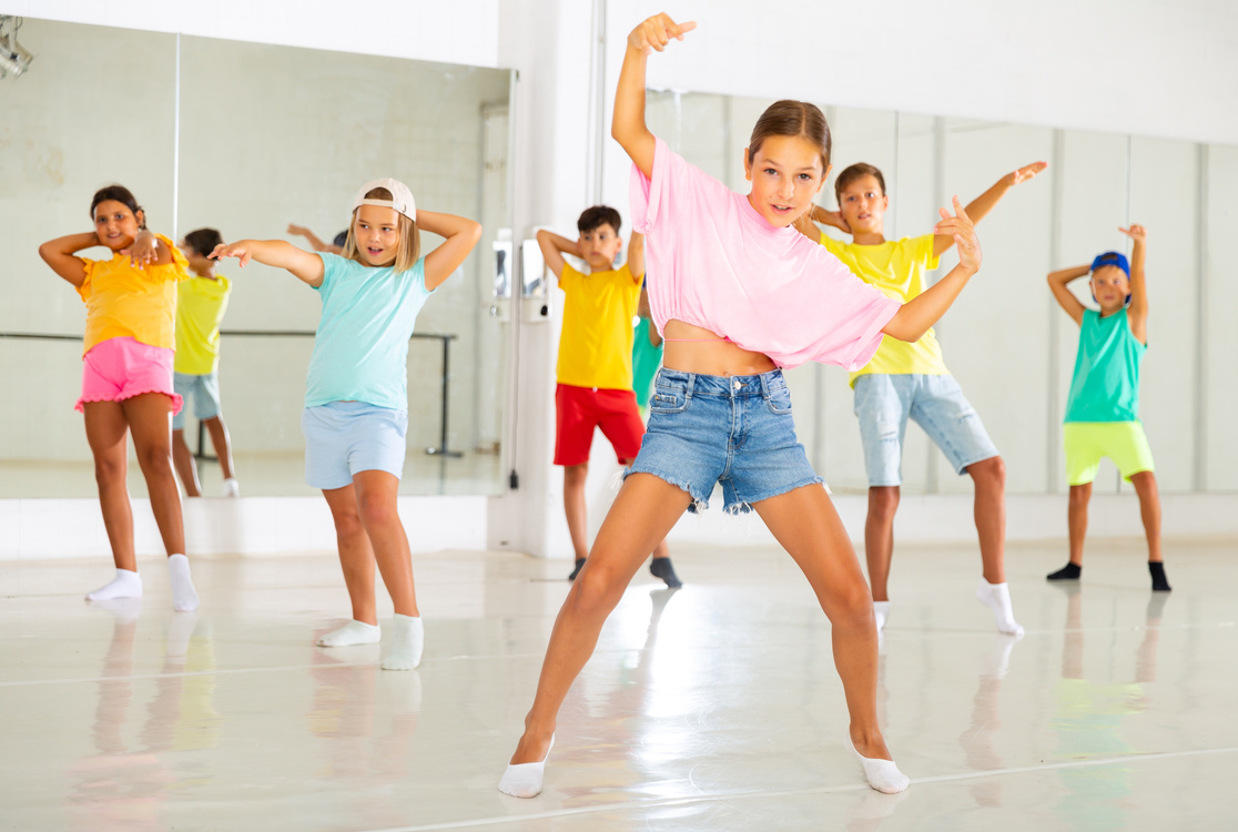 Dance studio - girls and boys in dance lesson